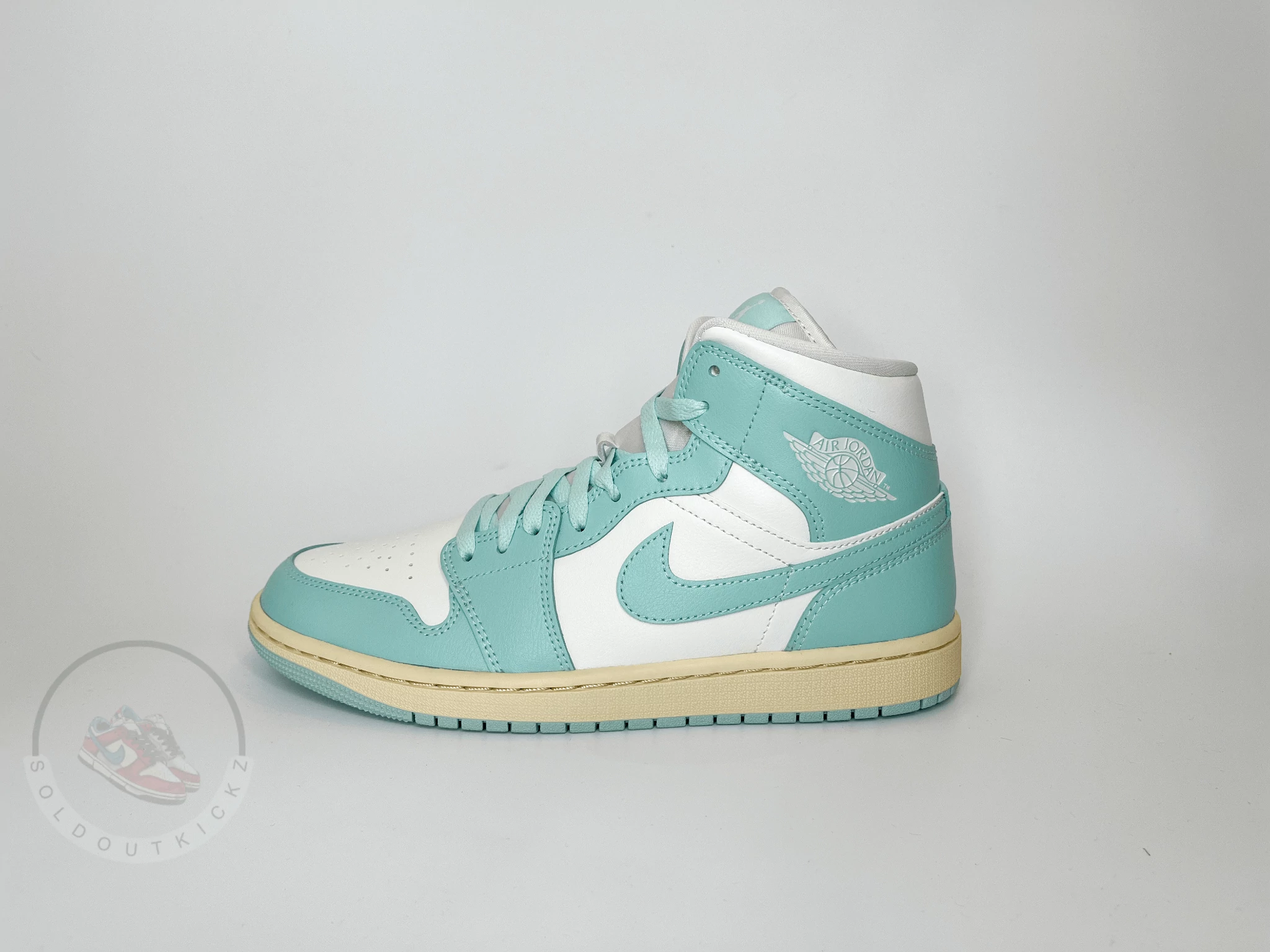 Air Jordan 1 Mid 'Light Dew'