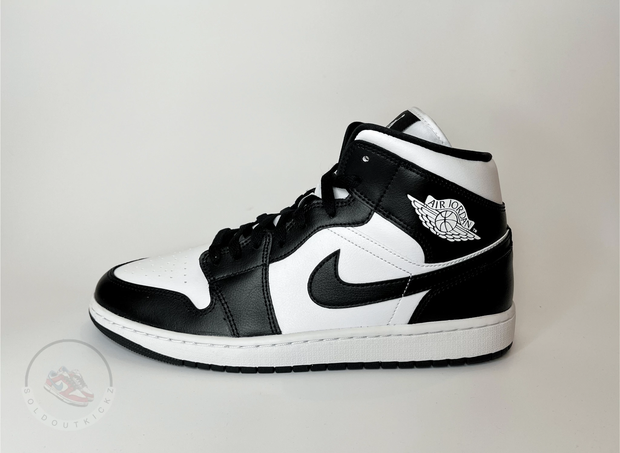 Air Jordan 1 Mid 'Panda'