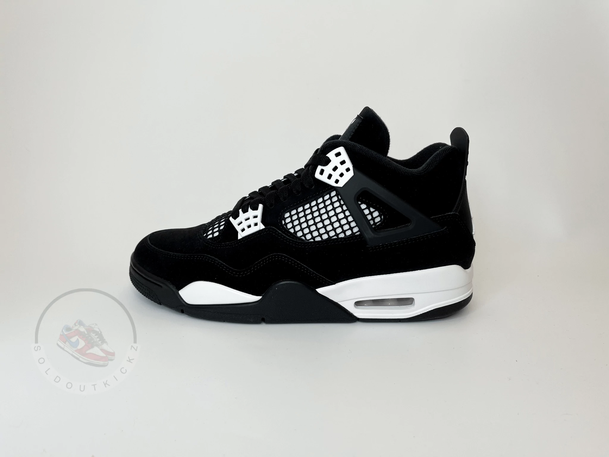 Air Jordan 4 Retro 'White Thunder'
